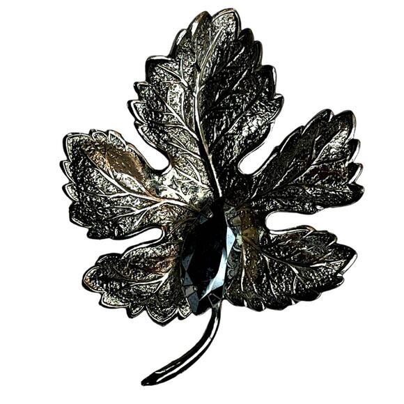 Vintage Silver Maple Leaf Pear Shape Smoky Gray Rhinestone Brooch Pin Veined - Picture 2 of 3